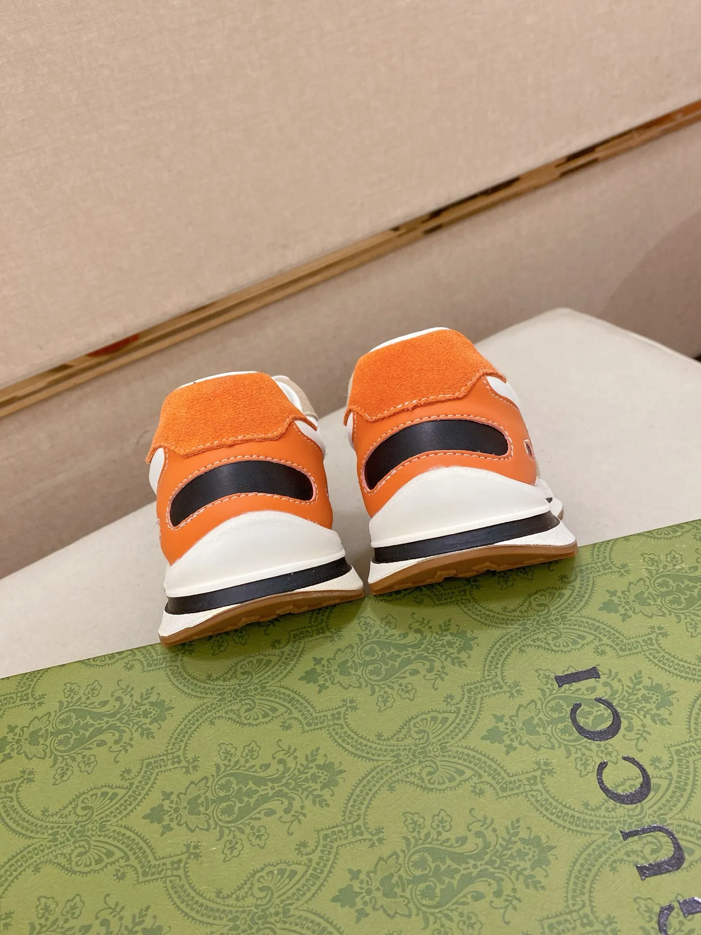 Men's shoes 💰 420💰🇮🇹🇮🇹GUCCI (Gucci) top 🔍🔍 new models are on sale at the same time, uppers 🇮🇹 imported first-layer cowhide from Italy. Fully imported genuine leather lining💪💪, completely 1⃣️ to 1⃣️🇮🇹💪💪, ⚠Sole: Original sole provided by the original factory, exclusive movable molded sole super comfortable, ⚠Original factory single goods, 🔍🔍high quality, you can come in and out at will, welcome to compare⚠. Code number:38-44